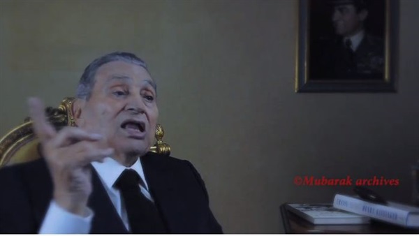 حسني مبارك يكشف كواليس الخلاف بين السادات والشاذلي في حرب أكتوبر (فيديو)