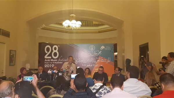 حلمي بكر يكشف سبب مشاركة الكينج في مهرجان الموسيقى العربية على حساب الهضبة