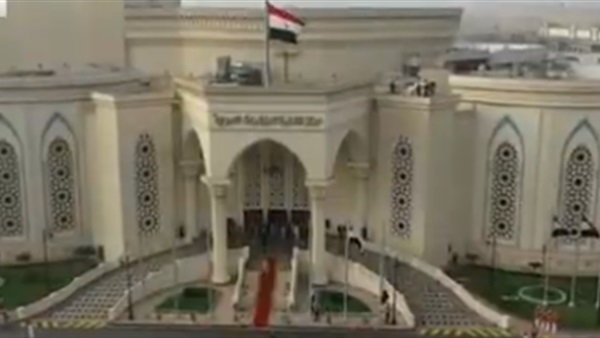 حفل تخرج الدفعة الأولى في طب القوات المسلحة يبدأ بتلاوة القرآن الكريم