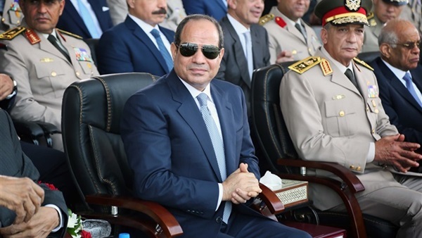 السيسي يشهد استعراضًا للمهارات الطبية خلال حفل تخرج الدفعة الأولى طب القوات المسلحة