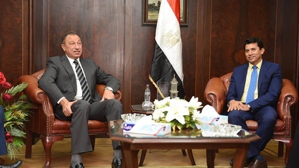 شكوى الفيفا وراء الاجتماع السري بين وزير الرياضة والخطيب
