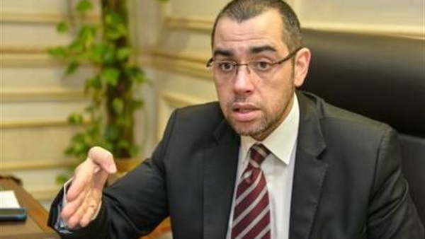 برلماني يتقدم بطلب إحاطة للحكومة بسبب غرق مطار القاهرة الدولي بمياه الأمطار