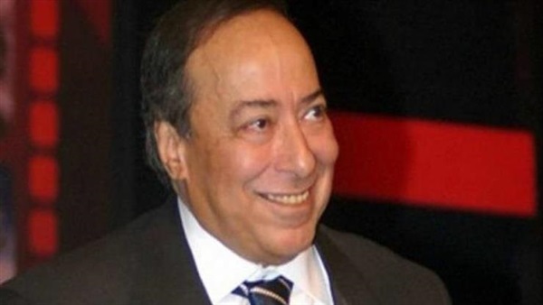 أحمد السعدني يحتفل بعيد ميلاده والده بفيديو نادر