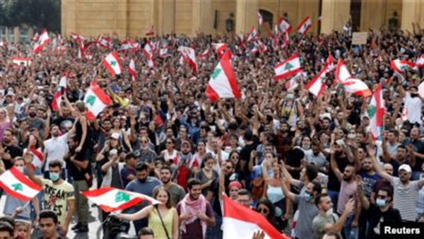 أول رد فعل لمتظاهري لبنان عقب استقالة رئيس الوزراء