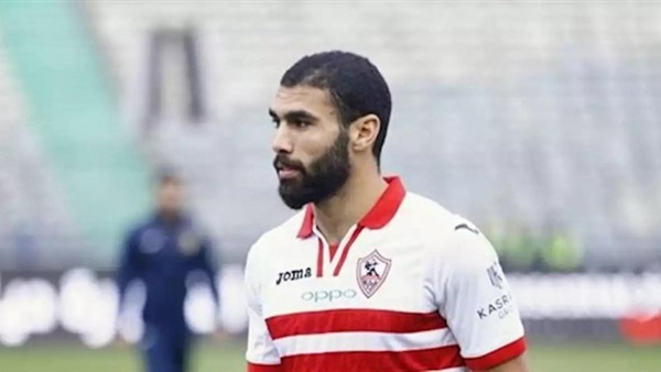 محمود عبد العزيز لاعب وسط الفريق الأول لكرة القدم بنادي الزم