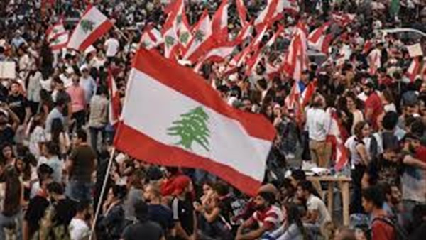 احتجاجات لبنان.. الجيش يزيل خيام المتظاهرين بالقوة ويعتقل المعترضين (فيديو)