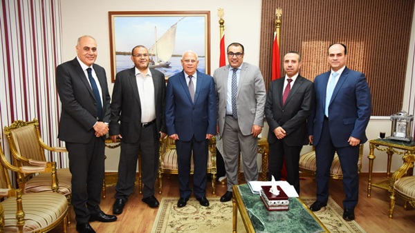 محافظ بورسعيد يستقبل مسئولي إحدى كبرى السلاسل التجارية