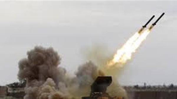 الحوثيون يقصفون مدينة يمنية بصواريخ باليستية