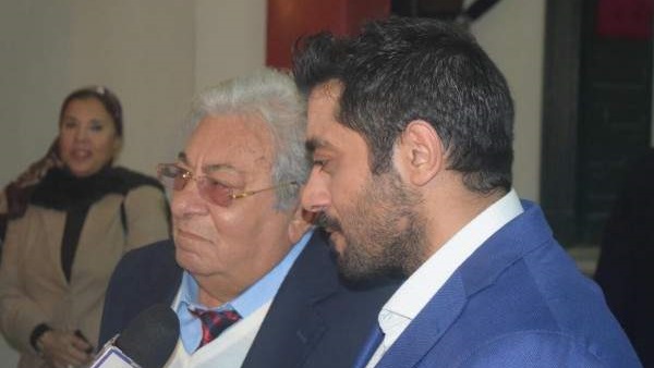 مجنون.. أحمد فلوكس يكشف رأي والده فيه بعد دخوله التمثيل (فيديو)