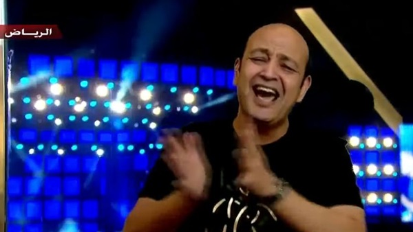 عمرو أديب يتعرض لموقف محرج على الهواء (فيديو)