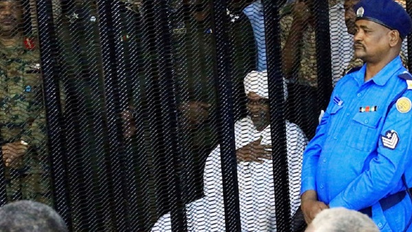 حركة مسلحة سودانية تهدد بـحريق شامل حال تسليم البشير للجنائية الدولية