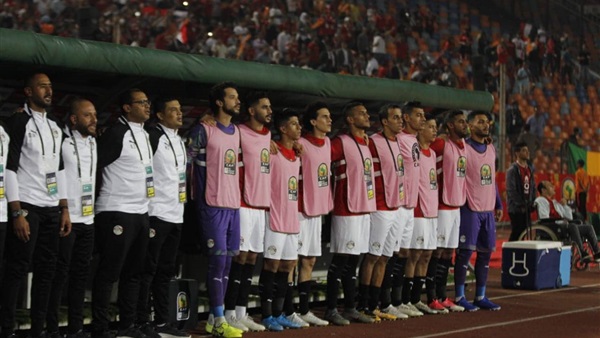 المنتخب الأوليمبي يتابع مباراة غانا والكاميرون من الملعب