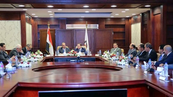 وزير الاتصالات يوقع بروتوكول تعاون لتنفيذ مشروعات تطوير منظومة العمل بالنيابة العامة