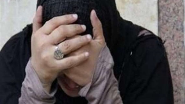 ذهبت لتقديم شكوى.. تفاصيل حبس ولية أمر داخل مدرسة (فيديو)