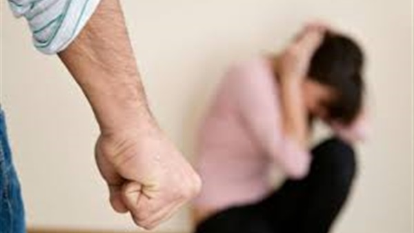 ضرب الزوجة يعرضك للعقاب.. قانوني يوضح الحقوق الزوجية