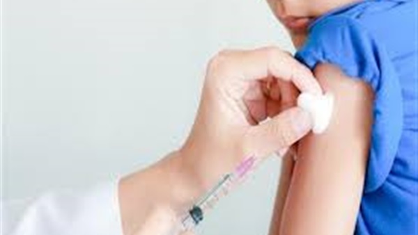 تلميذ يفقد القدرة على المشي بسبب تطعيمه مرتين ضد الالتهاب السحائي.. وأسرته: عايزين حقه (فيديو)