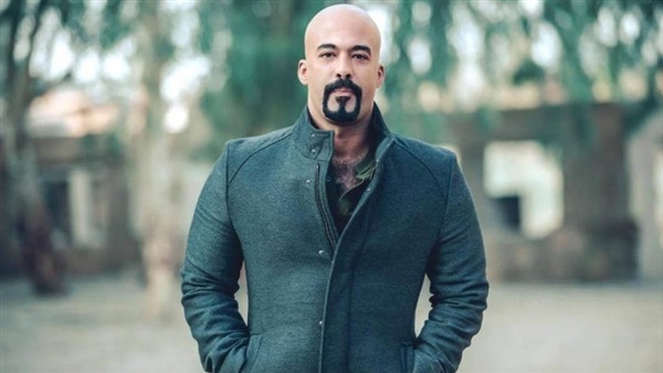 فنانة شهيرة: حلمت إن هيثم أحمد زكي عاوز يروح يشوف باباه ومامته داخل القبر