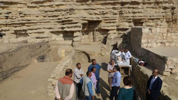 تمهيدا لإعلان الكشف الأثري الجديد.. وزير الآثار يتفقد جبانة سقارة وهرم زوسر المدرج
