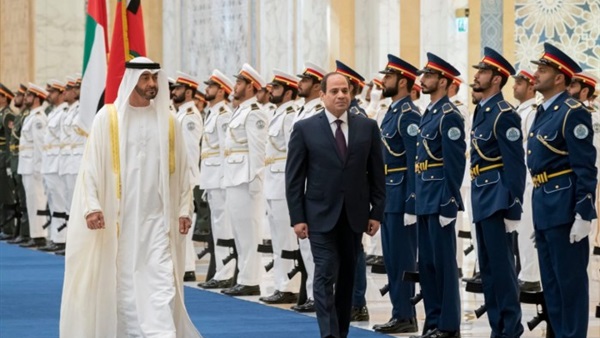مراسم استقبال السيسي في بالإمارات