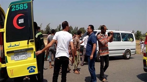 مصرع شخص وإصابة 17 آخرين في حادث انقلاب أتوبيس بالغربية