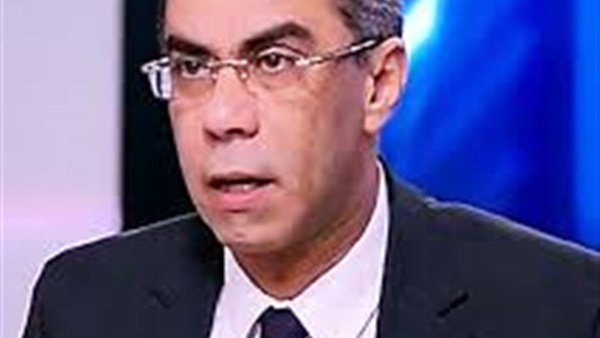 ياسر رزق: تغيير وزاري لا يقل عن 10 وزراء سيطرأ على الحكومة..قريبًا