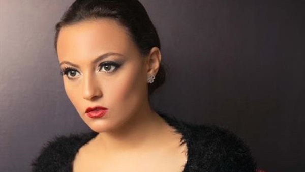 الفنانة بشرى