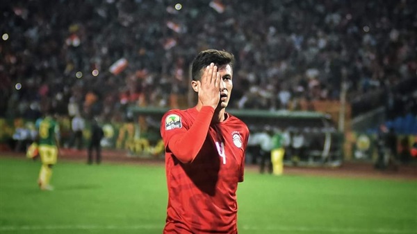 لاعبو منتخب مصر يتضامنون مع الصحفي الفلسطيني معاذ عمارنة (صور)