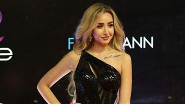 إطلالة رقيقة لـ هنا الزاهد في افتتاح القاهرة السينمائي الدولي الـ 41 (صورة)
