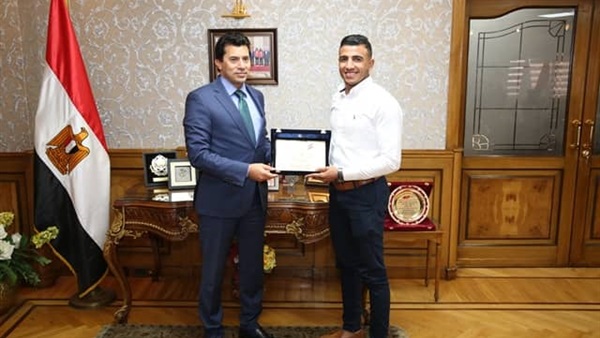 وزير الرياضة يكرم كيشو بعد حصوله علي ذهبية العالم تحت ٢٣ سنة وتأهله الي أولمبياد طوكيو 2020