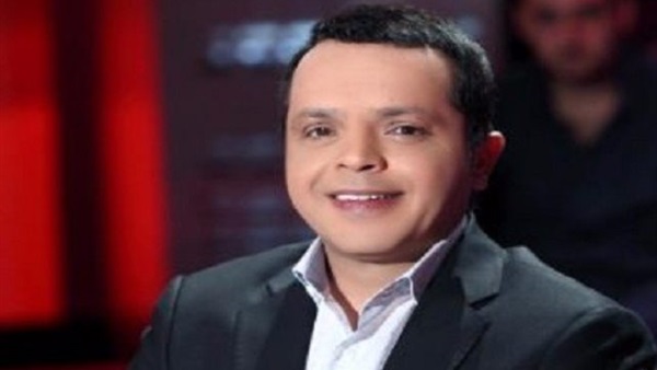 محمد هنيدي يحذر متابعيه من السجائر