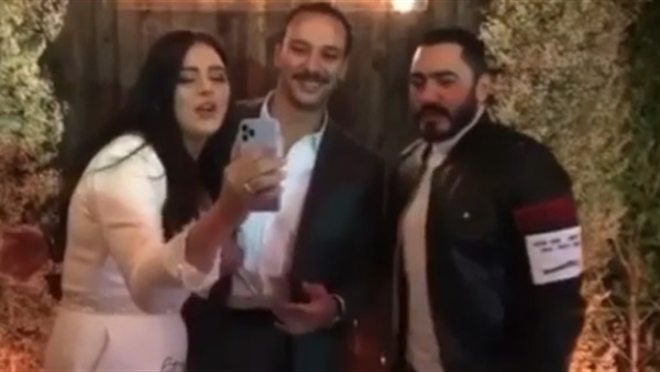 جريدة أهل مصر ب اغنية عنيا بتحبك تامر حسني يشعل خطوبة هنادي