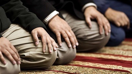 حكم التبسم في الصلاة