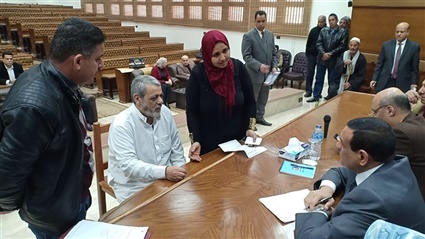 محافظ البحيرة يلتقى