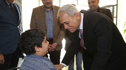 محافظ المنوفية يسلم