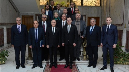 العصار يلتقى وزير