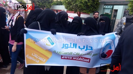 بالنقاب والزي الأسود..
