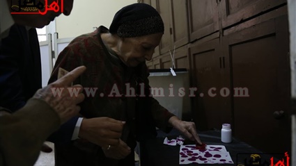 بالعكاز وعشرة سنين..
