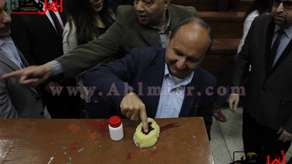 قبلات ورقص وتنورة..