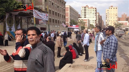 إقبال كثيف فى الساعات