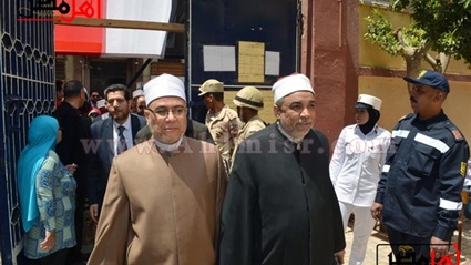 حشود الأوقاف تزين