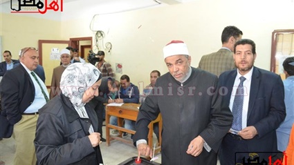 حشود الأوقاف تزين