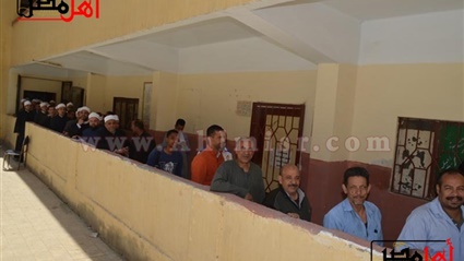 حشود الأوقاف تزين