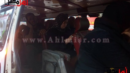 سيارة ميكروباص تنقل