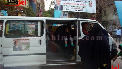 سيارة ميكروباص تنقل