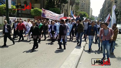 مسيرة شبابية في القصر