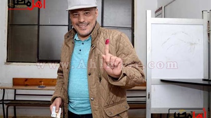 شاهد.. نيو لوك عمرو