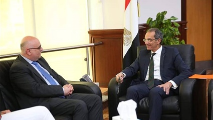 وزير الاتصالات يناقش