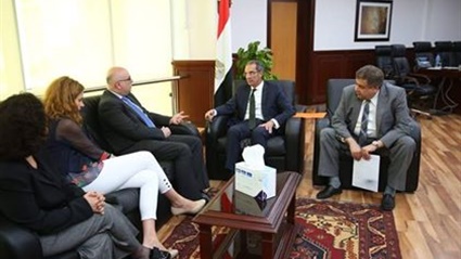 وزير الاتصالات يناقش