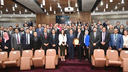 وزير البترول يلتقي