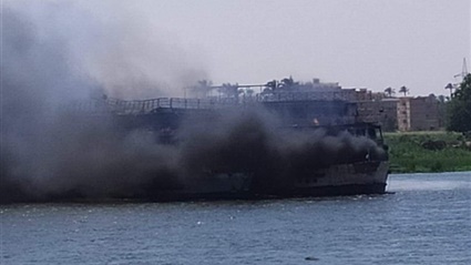 حريق باخرة بكورنيش